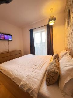 Lipatti Velvet Apartments by Glam Story - Parking option - 9