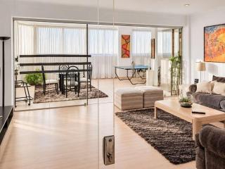 3BR Sky Oasis Penthouse with City Views Parking Country Club Zone - 7