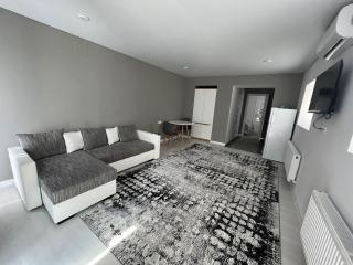 APARTMENT CENTRAL zm - 4