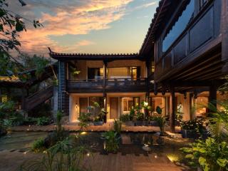 Arcadia Coffee Lounge Courtyard Design Homestay - Lijiang Old Town - European Industrial Style Meets Intangible Cultural Heritage Chinese Courtyard -Free Pick-up from Airport for 2 Nights - 4