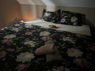 Central Flekkefjord Gem King Bed and Private Bath - 4