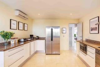 Offers an exclusive retreat where luxury meets tranquility ! - 1