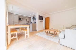 The Welsh Retreat 3BR House With Parking - 7