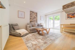 The Welsh Retreat 3BR House With Parking - 0