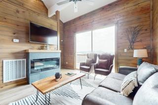 Lake View Cabin Sleeps 8 Hot Tub Rocking Chairs - Sevierville - 9