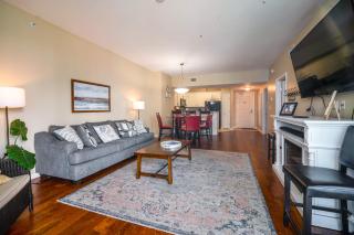 Walk to Beaches: Resort Condo in Destin! - 9