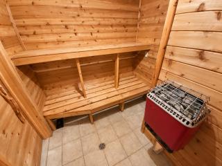 Manny's Lakeside Lodge - 1