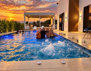 Villa privada para 20 huéspedes con piscina y jacuzzi - 0