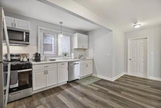 Bright & Stylish 4BR Home in Hinsdale, IL - 9