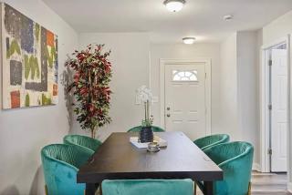 Bright & Stylish 4BR Home in Hinsdale, IL - 2
