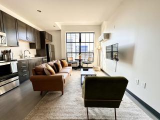Deer District Sunny Studio Apt - One Block from Fiserv and Baird - 0