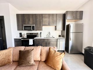 Deer District Sunny Studio Apt - One Block from Fiserv and Baird - 7