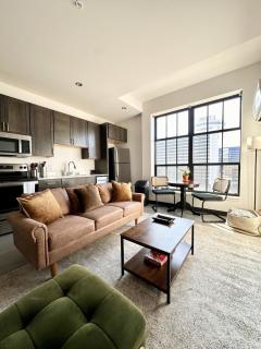 Deer District Sunny Studio Apt - One Block from Fiserv and Baird - 6