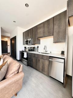Deer District Sunny Studio Apt - One Block from Fiserv and Baird - 5