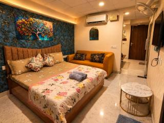 CozyDen 1BHK Apartment at Prime Location - 4