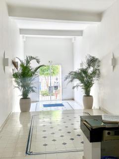 Calamari Homes - Centenario 301 - Walled City - 3