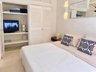 Calamari Homes - Centenario 301 - Walled City - 1