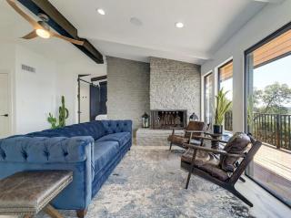 Lakeside 4BR w Pool, Hot Tub, Dock, B-Ball Court - 2