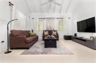 3BR Retreat with Pool, Gym & Private Beach Access in Richmond Estate - 8