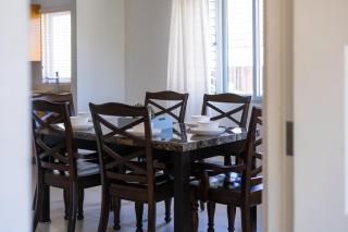 3BR Retreat with Pool, Gym & Private Beach Access in Richmond Estate - 2
