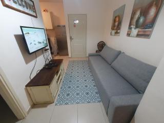 3 Stairs Only to Cozy Flat on Hillel st - 5