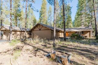 Woodsy Cabin with Private Hot Tub Game Tables & 8 SHARC Passes - Dogs OK - 7