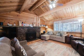 Woodsy Cabin with Private Hot Tub Game Tables & 8 SHARC Passes - Dogs OK - 6