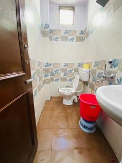 Hotel Hari Ganga Near By Ganga Ghat And Railway Station - 4