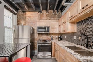 Pinball Penthouse 1 Bedroom Downtown Flat - 9