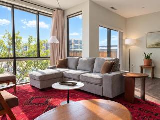 Third Ward Spacious 2BR with Balcony - Sleeps 10 - 9