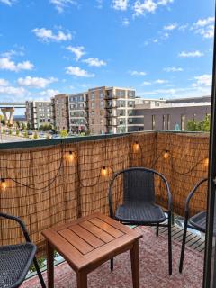 Third Ward Spacious 2BR with Balcony - Sleeps 10 - 2