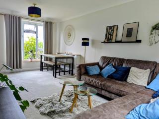 Cosy Home Perfect For Small Families and Trades - 5