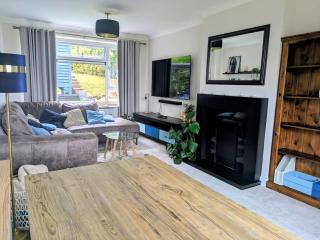 Cosy Home Perfect For Small Families and Trades - 4