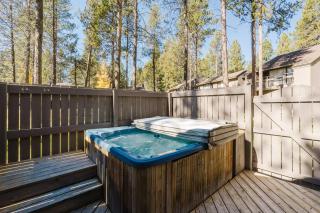 Sunriver Condo with Private Hot Tub WiFi - 9