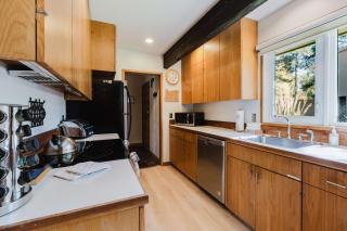 Sunriver Condo with Private Hot Tub WiFi - 3