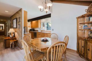 Sunriver Condo with Private Hot Tub WiFi - 1