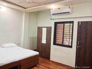Veeral Villa Deluxe AC Room 1st floor - Ujjain - 1