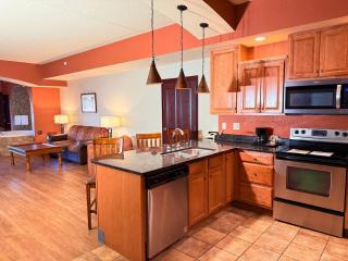 Comfortable 3-BR 3BA with Jacuzzi, Fireplaces & FREE Waterpark Passes in Chula Vista 24590 - 5
