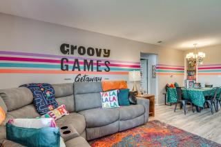 'Groovy Games Getaway' Holiday Stay in Branson! - 9