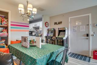 'Groovy Games Getaway' Holiday Stay in Branson! - 6