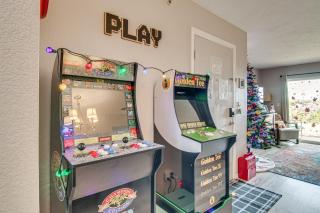 'Groovy Games Getaway' Holiday Stay in Branson! - 8