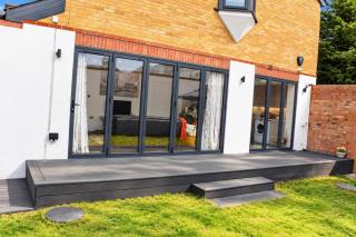 Sai Home Spacious 2BR One and Half Bath House near Lakeside with Free Parking and Garden - 3