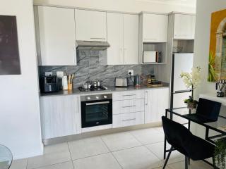 Executive Business & Lifestyle Apartment Near Waterfall City, Mall of Africa and Gallagher Convention Centre - 9