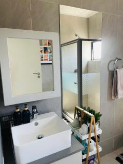 Executive Business & Lifestyle Apartment Near Waterfall City, Mall of Africa and Gallagher Convention Centre - 6