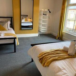 Central Darlington - House - Parking - Sleeps 5 - 8