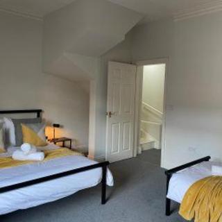Central Darlington - House - Parking - Sleeps 5 - 5