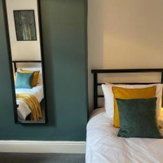 Central Darlington - House - Parking - Sleeps 5 - 6