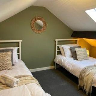 Central Darlington - House - Parking - Sleeps 5 - 9