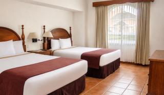 Amatique Bay Hotel - 8