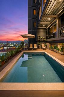 Rooftop Pool & City Views in Casco View - 7